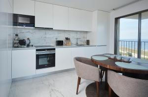 Kuchyň nebo kuchyňský kout v ubytování Porto Ocean flat