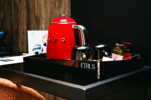 Принадлежности для чая и кофе в Etrus - Boutique Room & Rooftop