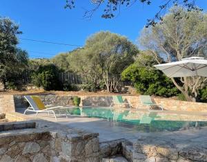 Bazén v ubytování Magnifique villa avec piscine nebo v jeho okolí