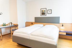 Katil atau katil-katil dalam bilik di JUFA Hotel Garni Stubenberg am See