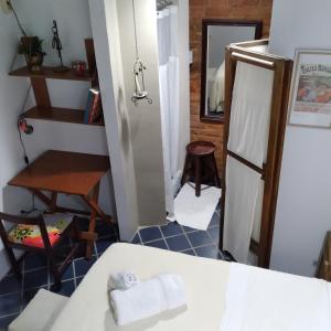 a room with a bathroom with a table and a stool at Studio SUITE M&J in Caracas