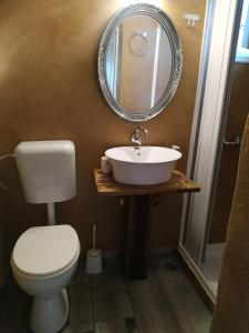 A bathroom at Lucas B Panorama