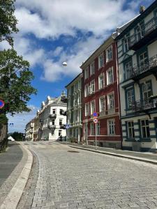 a cobblestone street in a city with buildings at Lolula Homy in Bergen