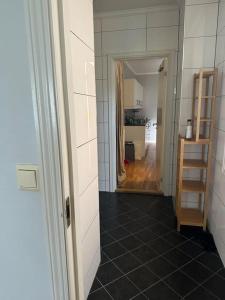 a hallway with a kitchen and a staircase in a room at Lolula Homy in Bergen