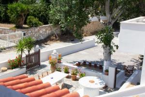 an overhead view of a patio with a table and chairs at Aristidis in Galissas