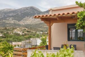 a house with a view of the mountains at Froso's Home in Zarós