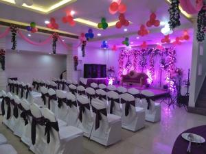 Χώρος καθιστικού στο Hotel The Marque Mathura