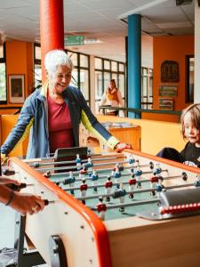 an older woman playing a game of billiard at Ti menez Are in Brasparts