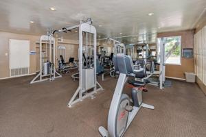 Phòng/tiện nghi tập thể dục tại Glendale 1BR w Gym Pool walkable location LAX-422