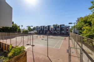 Tiện nghi tennis/bóng quần (squash) tại Glendale 1BR w Gym Pool walkable location LAX-422