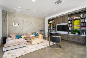 a living room with a couch and a tv at Redwood City 1BR w Lounge Gym WD nr Caltrain SFO-1082 in Redwood City