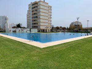 Bazén v ubytovaní Apartamento playa Valdelagrana alebo v jeho blízkosti