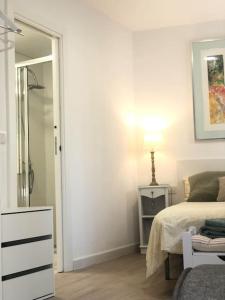 a bedroom with a bed and a dresser and a mirror at Espiral Abades in Córdoba