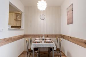 Φωτογραφία από το άλμπουμ του MyFlat Club 218 Belvedere Wellness Apartment σε Σιόφοκ