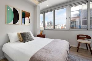 Llit o llits en una habitació de Lisbon Central Apartment with Balcony