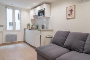Kuchyňa alebo kuchynka v ubytovaní Lavie Maison Parisian Aircon Gem