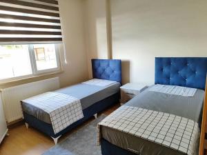 a bedroom with two beds and a window at Yapı Form Suites 3 in Degirmen