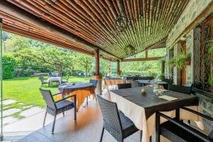 an outdoor dining area with tables and chairs at La Griglia Hotel in Argegno