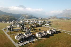 an aerial view of a small town in the mountains at Residenza Lagrev 2 Zimmerwohnung - Nr 002 - Typ 21A - Hochparterre - Süd West in Sils Maria