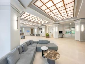 A seating area at AquaClub GRIFID Hotel Bolero - Ultra All Inclusive & Private Beach