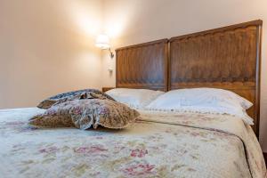 Tempat tidur dalam kamar di Agriturismo I Savelli