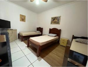 Uma cama ou camas num quarto em Pousada Anhanguera