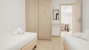 Postel nebo postele na pokoji v ubytování Agni Suites