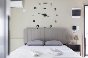 Postelja oz. postelje v sobi nastanitve AIOLOS LUXURY agios dimitrios center apartment 4