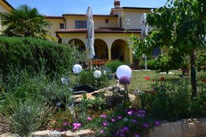 Κήπος έξω από το Apartmenthaus Sabine