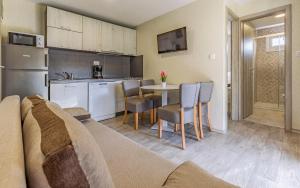 Kuchyň nebo kuchyňský kout v ubytování Mobile Home Rojnic