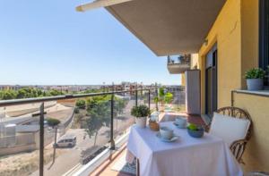 a balcony with a table and a view of a street at Vacaciones perfectas. in Paterna