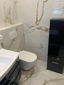 Koupelna v ubytování Charmante Ferienwohnung mit Klimaanlage !