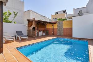 Bazén v ubytování Vivienda con piscina nebo v jeho okolí