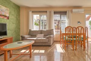 Posezení v ubytování Vivienda con piscina