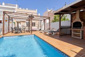 a house with a swimming pool and a patio at Vivienda con piscina in Nerja