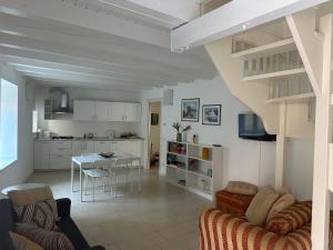Posezení v ubytování FEEL - Accademia Carrara Apartment