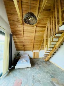 Fotografie z fotogalerie ubytování Unique wooden villa with pool v destinaci Olympiada