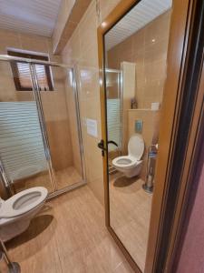 A bathroom at Villa Aspen Guest House