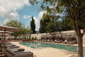 Bazén v ubytování Sheraton Grand Tbilisi Metechi Palace nebo v jeho okolí