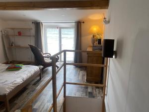 a room with a bunk bed and a desk with a chair at La P’tite Maison de David in Saint-Hilaire