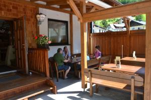 Restauracja lub miejsce do jedzenia w obiekcie Gasthof Roitner