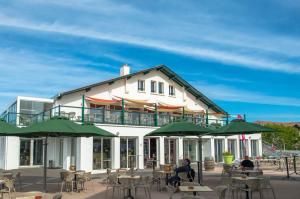 Ein Restaurant oder anderes Speiselokal in der Unterkunft Azureva Hendaye 