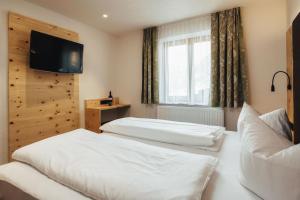 Posteľ alebo postele v izbe v ubytovaní Hotel Edelweiss Superior