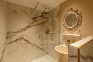 Manoir de Laroque Delprat的一间浴室