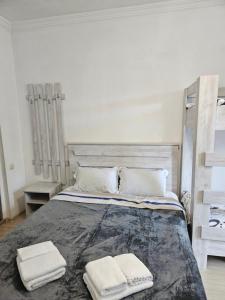 A bed or beds in a room at Guest house Junona