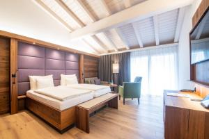 Rúm í herbergi á Hotel Lenzerhorn - Alpine Stay, Spa & Savour