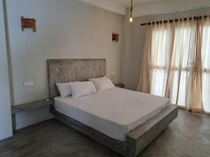מיטה או מיטות בחדר ב-The Surf Access Guest House