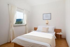Postel nebo postele na pokoji v ubytování Sea View Apartments Tihi II
