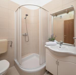 Koupelna v ubytování Sea View Apartments Tihi II