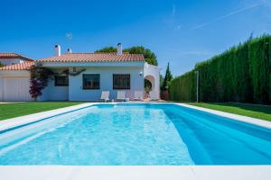 Bazén v ubytování Chalet a pie Cala Forn con piscina nebo v jeho okolí